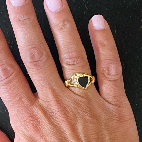 3/$25 Gold Tone Ring with Black Heart Size 7 - Picture 4 of 4